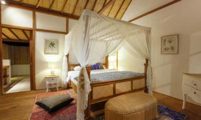 Villa Luna Bedroom with Paintings | Gili Trawangan, Lombok