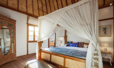 Villa Luna Bedroom with Four Poster Bed and Wooden Floor | Gili Trawangan, Lombok
