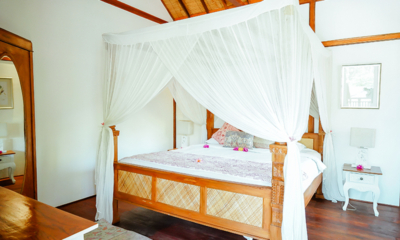 Villa Luna Four Poster Bed with Side Tables | Gili Trawangan, Lombok