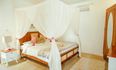 Villa Luna Bedroom with Side Lamps | Gili Trawangan, Lombok