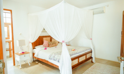 Villa Luna Bedroom and Bathroom | Gili Trawangan, Lombok