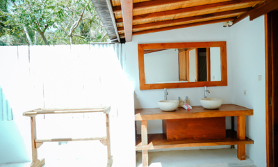 Villa Luna Open Plan His and Hers Bathroom | Gili Trawangan, Lombok