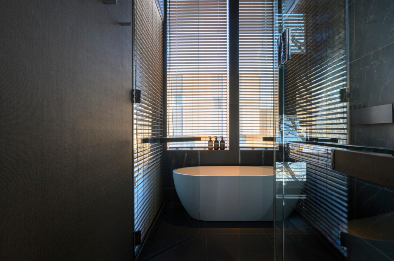 Odile Bathroom with Bathtub | Hirafu, Niseko