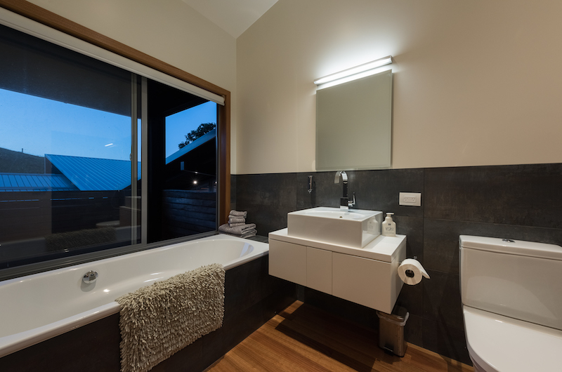 Otaha Beachfront Lodge Bathroom with Bathtub | Bay of Islands, Northland