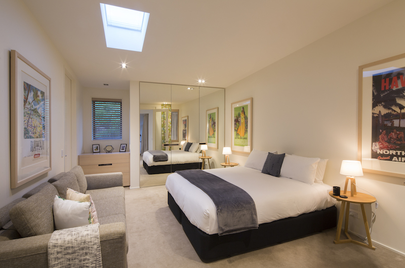 Alpine Retreat Guest Bedroom with Seating | Queenstown, Otago