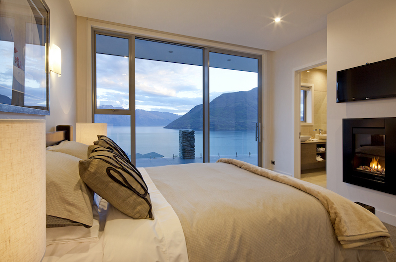 Aspen House Bedroom with Fire Place | Queenstown, Otago