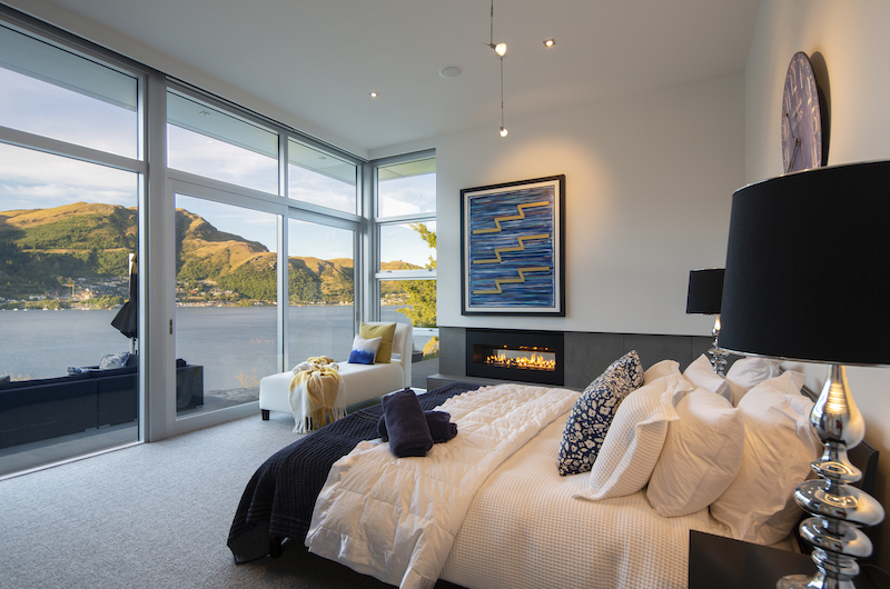 Supreme Lakefront Bedroom with Terrace | Queenstown, Otago