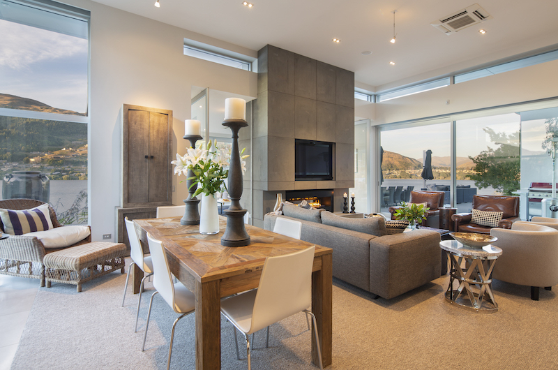 Supreme Lakefront Living and Dining Room | Queenstown, Otago