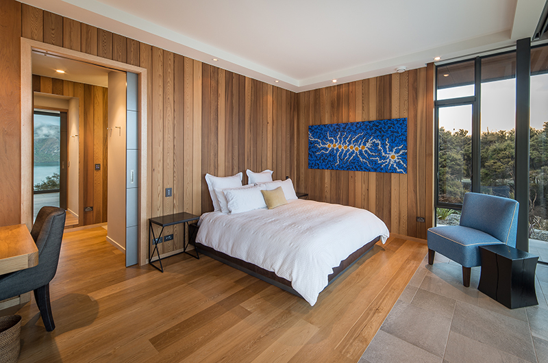 The Dacha Spacious Guest Bedroom | Wanaka, Otago