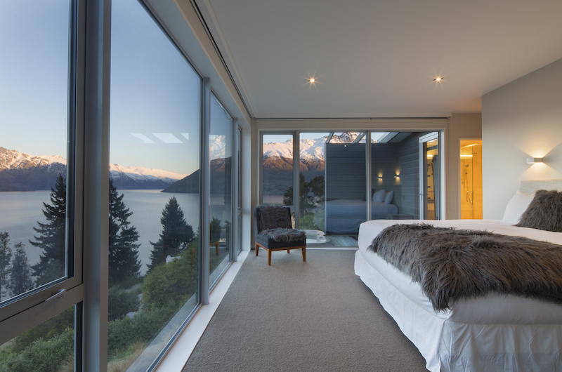 The Views Spacious Bedroom with Lake Views | Queenstown, Otago