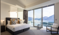 Views on Edinburgh Spacious Bedroom with Seating | Queenstown, Otago