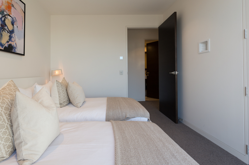 Views on Edinburgh Spacious Twin Bedroom | Queenstown, Otago