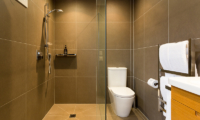 Villa Fifteen Bathroom with Shower | Queenstown, Otago