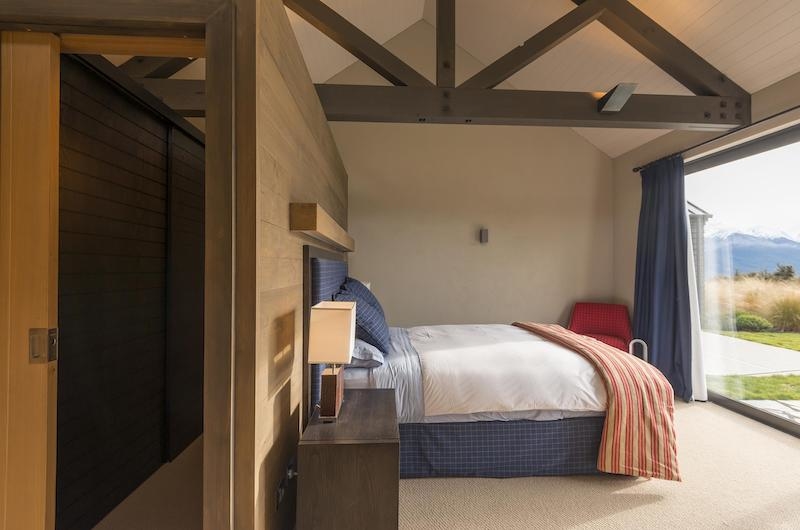 Wyuna House Guest Bedroom | Glenorchy, Otago