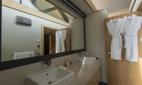 Wyuna House Bathroom with Vanities | Glenorchy, Otago