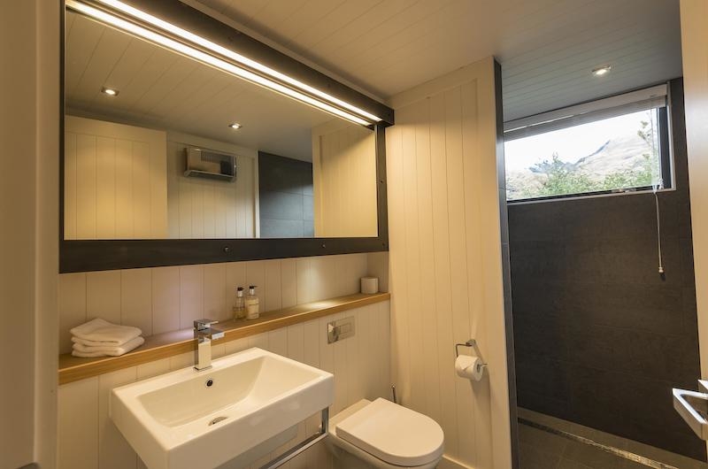 Wyuna House Bathroom | Glenorchy, Otago