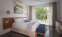 Villa Capil Bedroom with Garden View | Batubelig, Bali