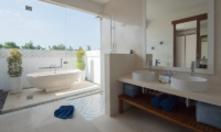 Villa Capil En-Suite Bathroom with Bathtub | Batubelig, Bali