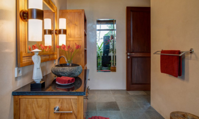 Villa Crystal Castle Bathroom with Mirror | Ubud, Bali