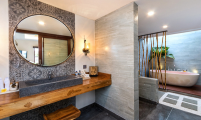 Villa Elite Tara En-Suite Bathroom with Bathtub | Canggu, Bali