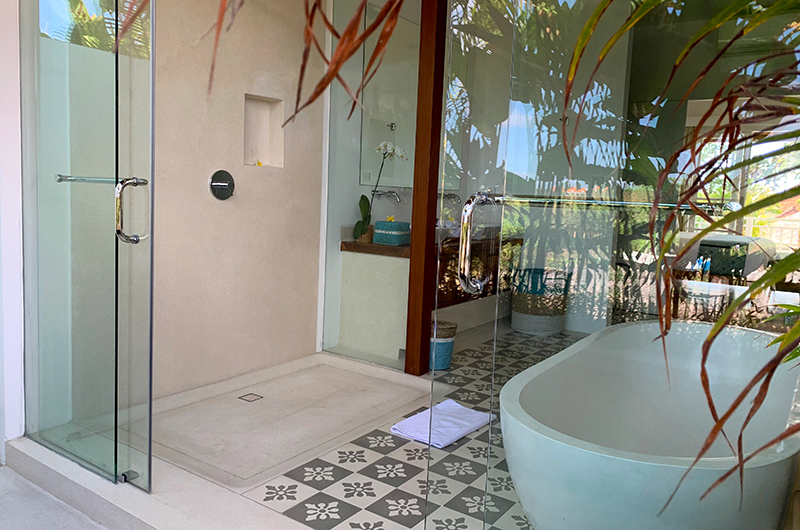 Villa Marang Bathroom with Bathtub | Canggu, Bali