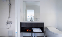 White Fox Chalet Shower | Hakuba, Nagano