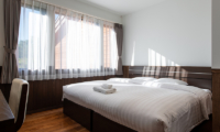 Kiraku Bedroom with Wooden Deck | Annupuri, Niseko