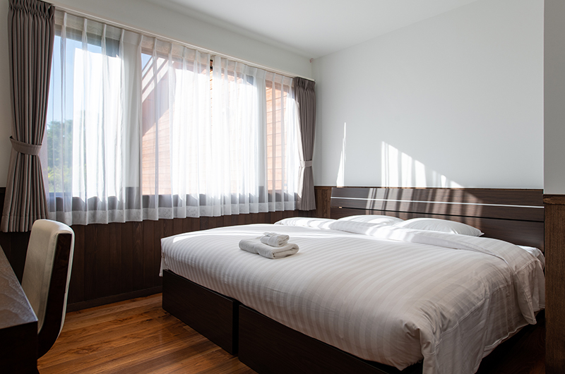 Kiraku Bedroom with Wooden Deck | Annupuri, Niseko