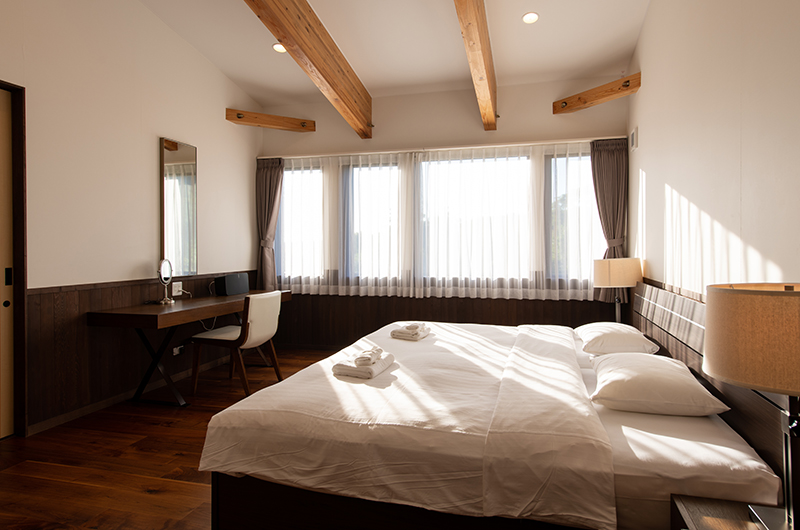 Kiraku Spacious Bedroom with Study Table | Annupuri, Niseko