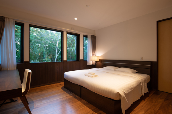Kiraku Bedroom with Wooden Floor | Annupuri, Niseko