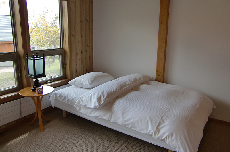 Mountain Ash Bedroom with Lamp | Annupuri, Niseko