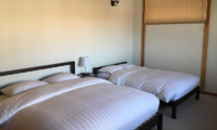 Shirakaba Twin Bedroom with Lamps | Annupuri, Niseko
