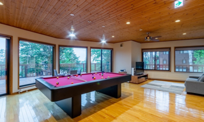 Starchase Lounge Room with Billiard Table | Annupuri, Niseko