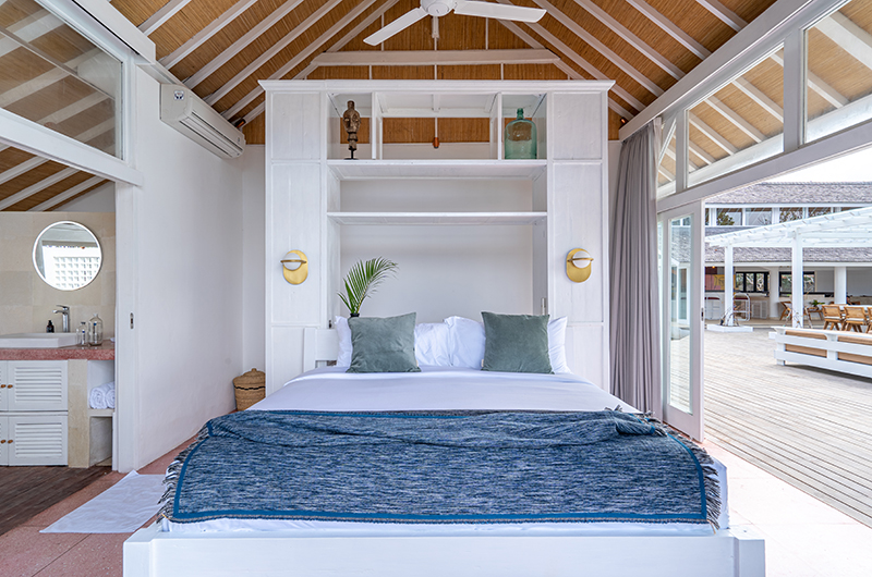 Mandala The Bay Bedroom with Blue Linen | Nusa Lembongan, Bali