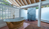 Mandala The Bay Bathtub and Shower | Nusa Lembongan, Bali