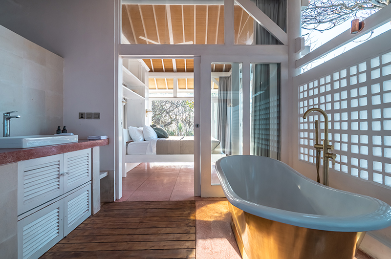 Mandala The Bay Indoor Bathtub | Nusa Lembongan, Bali