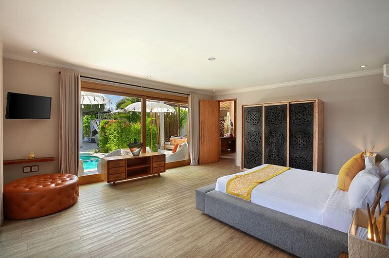 Villa Boutique Sunset Spacious Bedroom with Wooden Floor | Seminyak, Bali