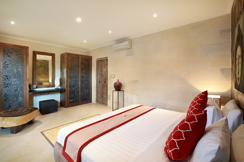 Villa Boutique Sunset Guest Bedroom with Mirror | Seminyak, Bali