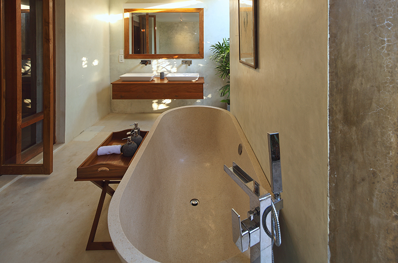 Cantaloupe House Bathroom with Bathtub | Ahangama, Sri Lanka