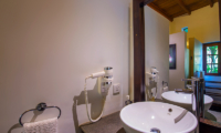 Three Sisters Beach House Bathroom with Air Dryer | Matara, Sri Lanka