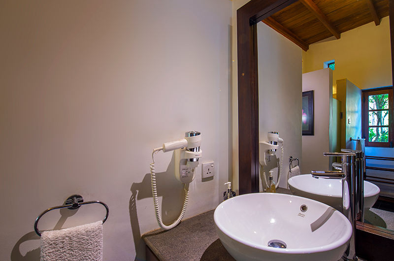 Three Sisters Beach House Bathroom with Air Dryer | Matara, Sri Lanka