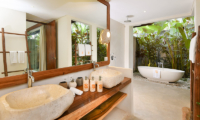 The Villas Ku Besar Bathroom with Bathtub | Seminyak, Bali