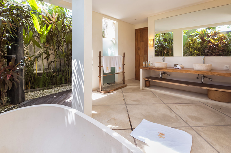 Villa Ku Tama Bathtub | Seminyak, Bali