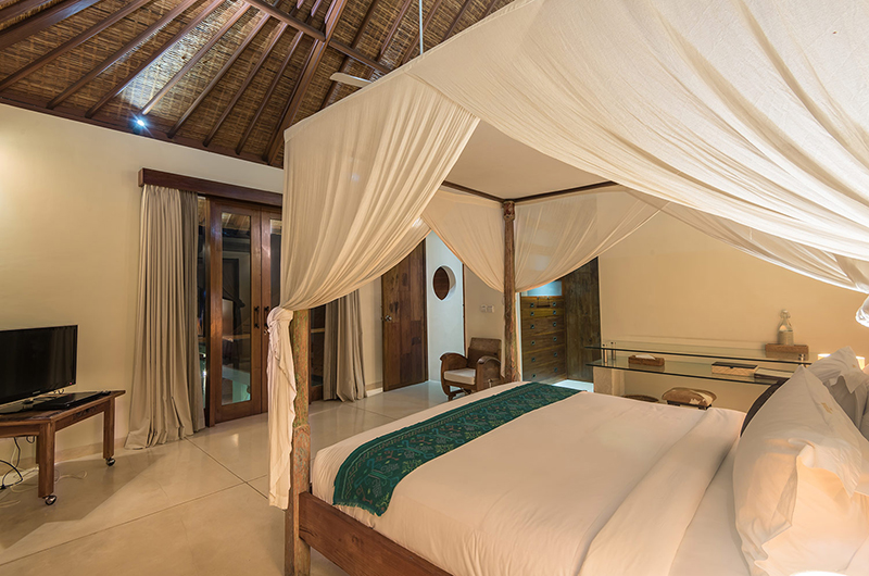 Villa Ku Tama Bedroom with Four Poster Bed | Seminyak, Bali