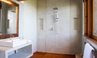 Buona Vista North Bathroom with Shower | Unawatuna, Sri Lanka