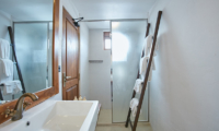 Flow Bathroom with Shower | Colombo, Sri Lanka