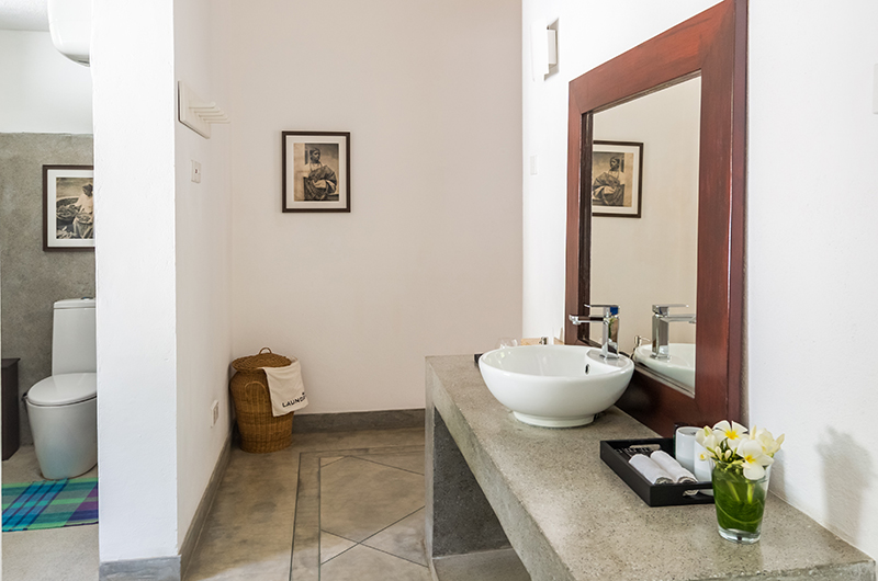 Kurumba House Bathroom with Vanity | Tangalle, Sri Lanka