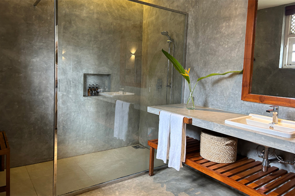 On The Rocks Master Bathroom | Unawatuna, Sri Lanka