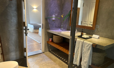 On The Rocks Second Bedroom and Bathroom | Unawatuna, Sri Lanka