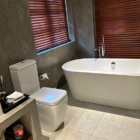 On The Rocks Bathroom with Bathtub | Unawatuna, Sri Lanka